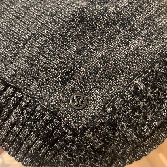 Lululemon Women’s Sweater Poncho - Picture 3 of 3